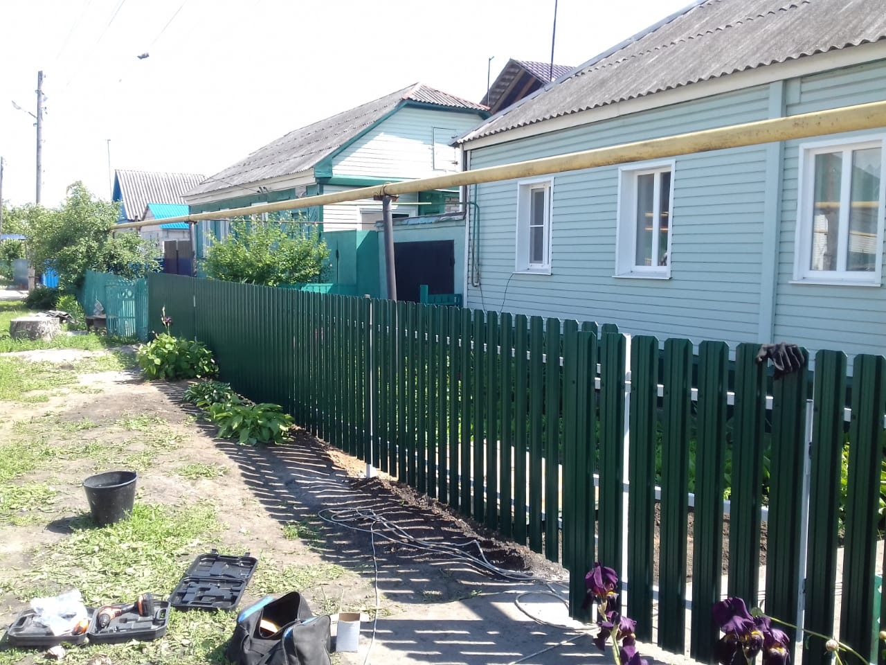 Комбинированный забор 25м штакетник и профлист, ворота, калитка фото в Атырау