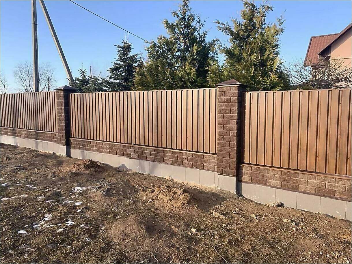 Забор из профлиста НС-21 цвет Printech темное дерево фото7 в Атырау