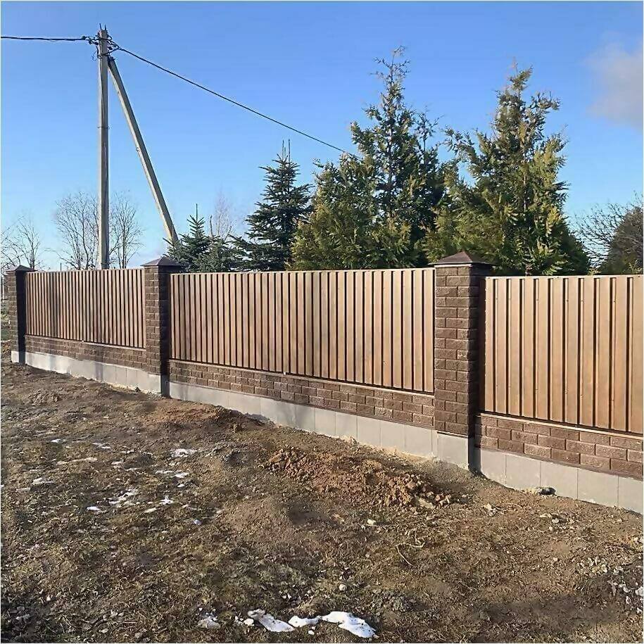 Забор из профлиста НС-21 цвет Printech темное дерево фото1 в Атырау