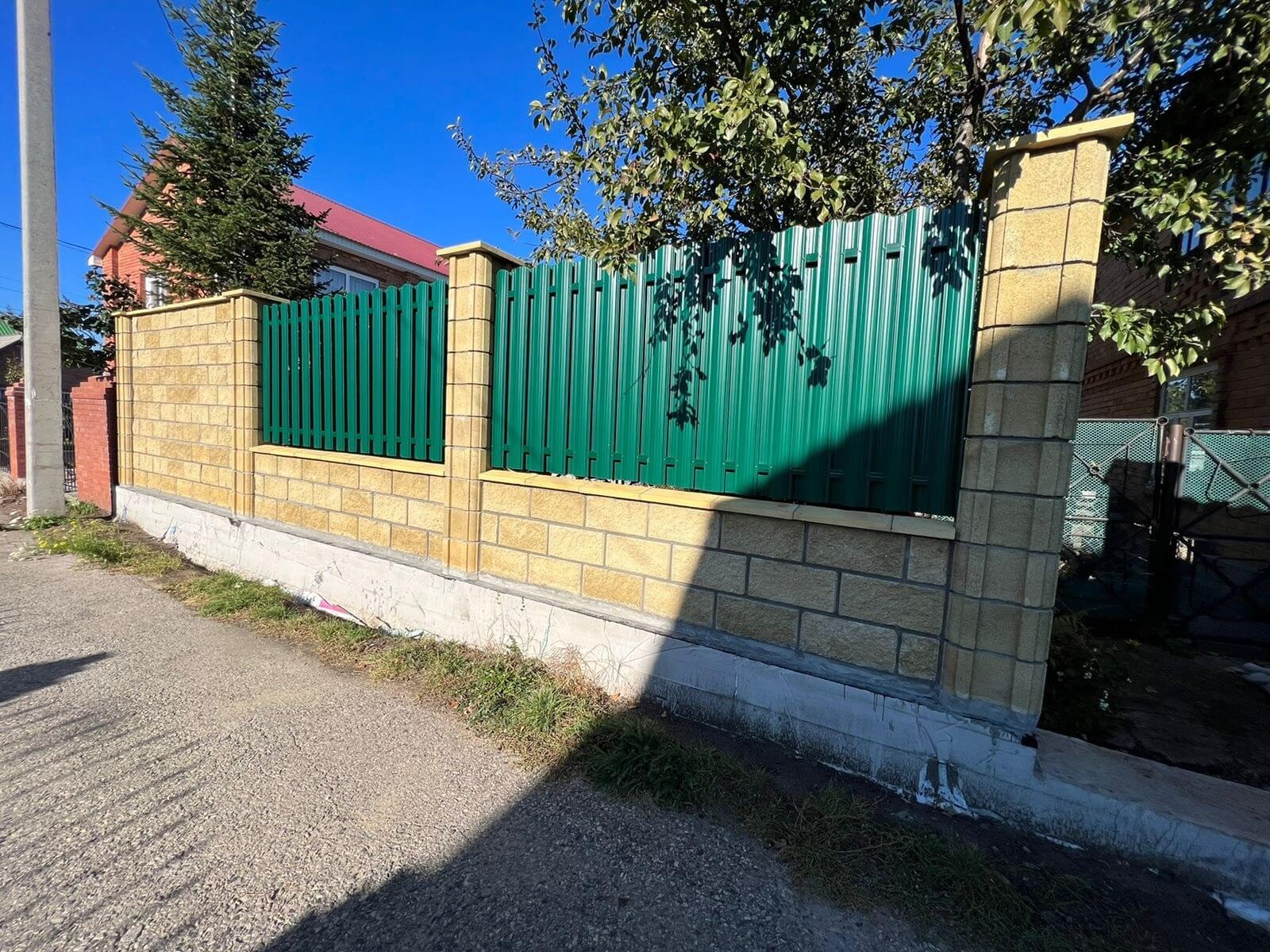 Забор из евроштакетника 22м RAL6005/6005 Зеленый Мох двусторонний фото 4 в Атырау