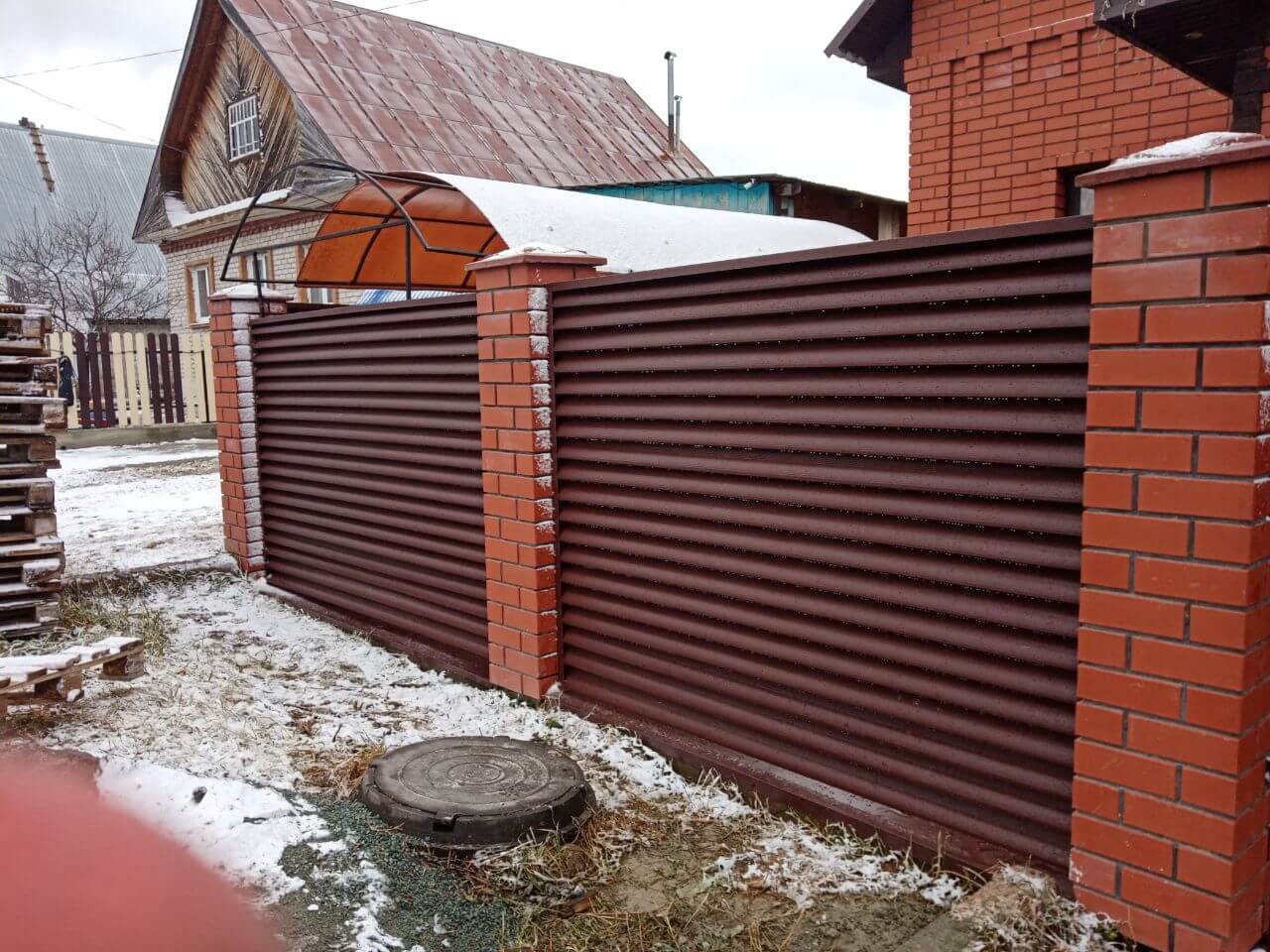 Забор из ламелей еврожалюзи 12м RAL8017/8017 Шоколад двусторонний МАТТЕ фото 3 в Атырау