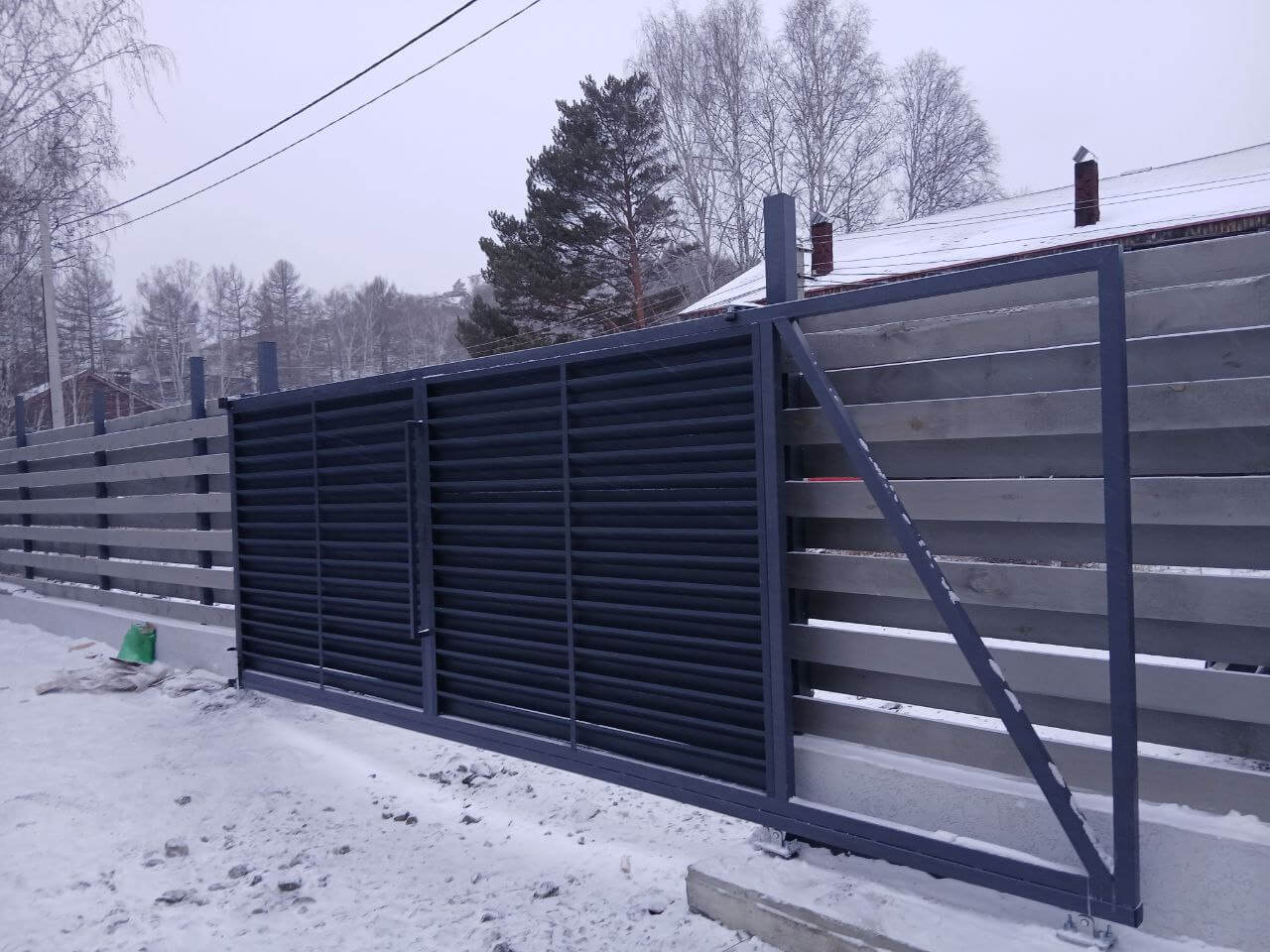 Входная группа из ламелей Хай-Тек RAL7024/7024 Серый Графит двусторонний МАТТЕ фото 4 в Атырау