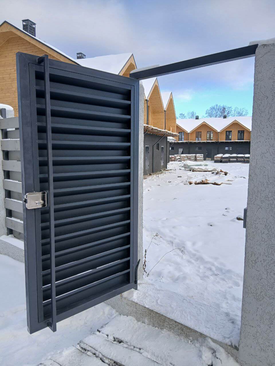 Входная группа из ламелей Хай-Тек RAL7024/7024 Серый Графит двусторонний МАТТЕ фото 21 в Атырау