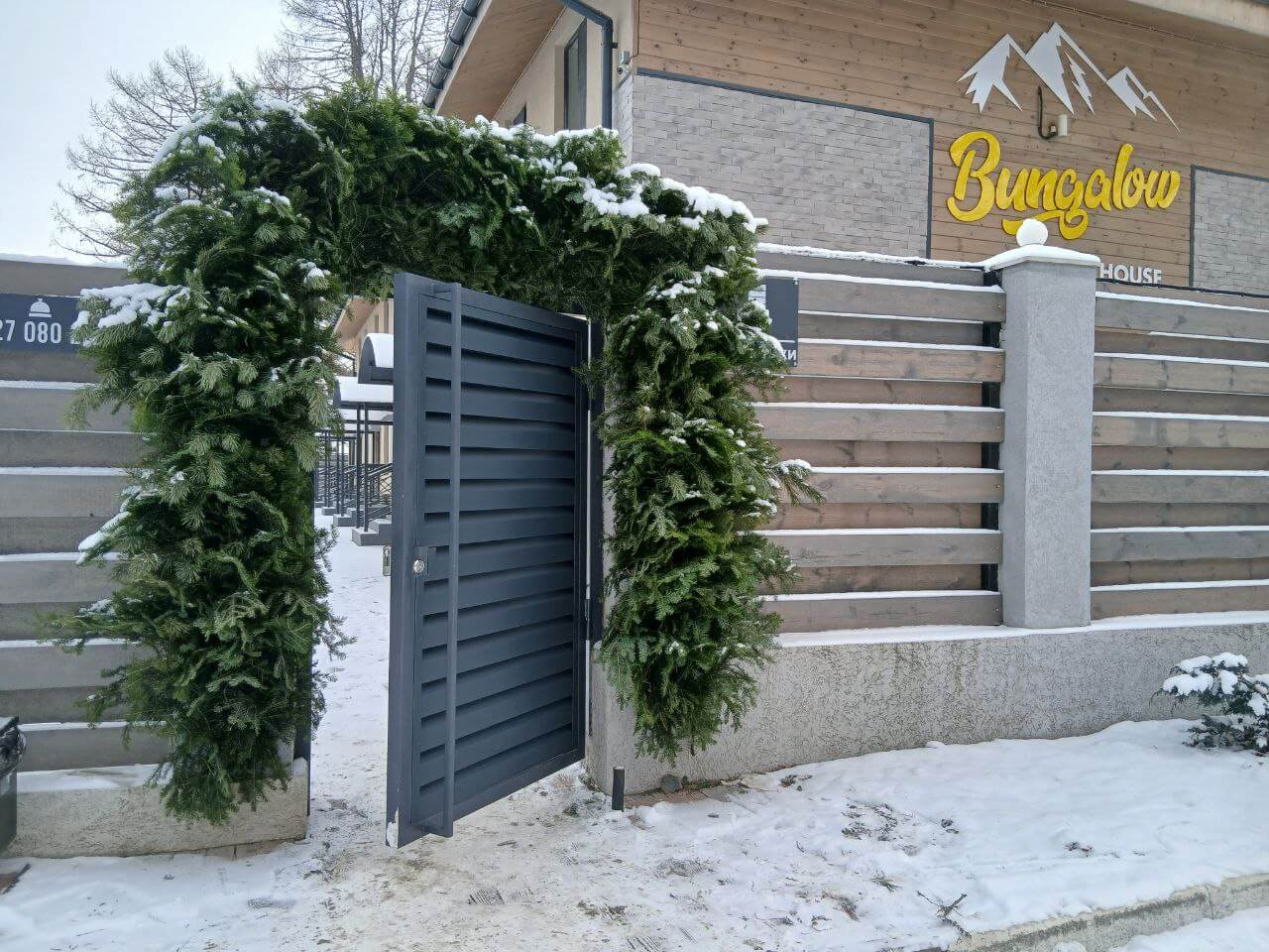Входная группа из ламелей Хай-Тек RAL7024/7024 Серый Графит двусторонний МАТТЕ фото 15 в Атырау