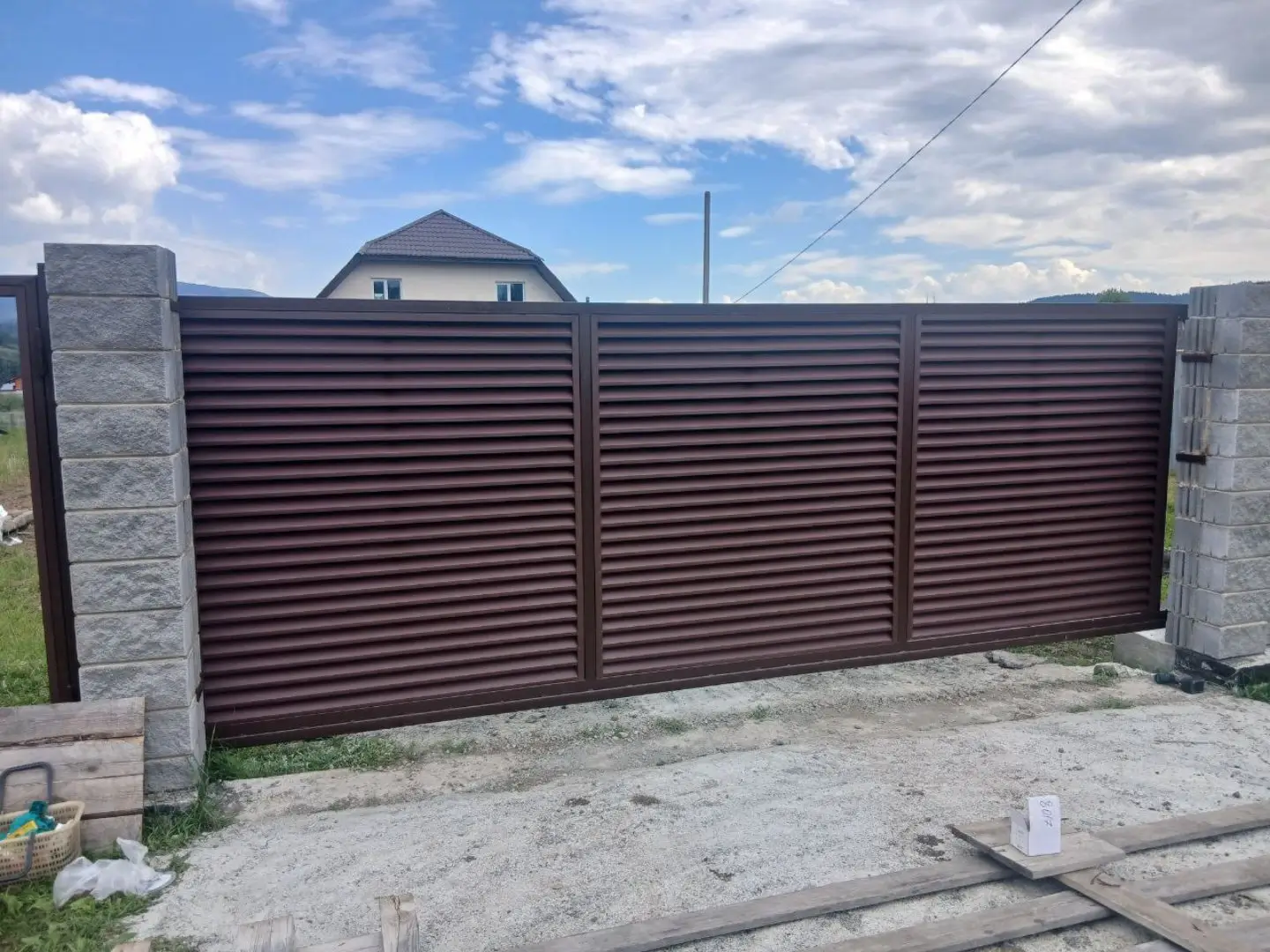 Забор-жалюзи из ламелей ЭКО-Z 16м RAL8017/8017 Шоколад двусторонний МАТТЕ фото 11 в Атырау